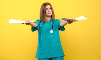 Reconversion après plusieurs années comme infirmière : comment structurer une nouvelle trajectoire professionnelle ?